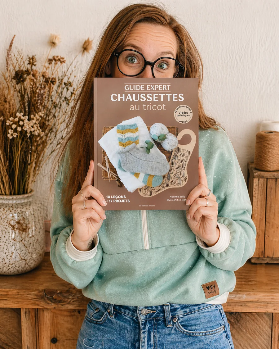 Noémie avec son livre